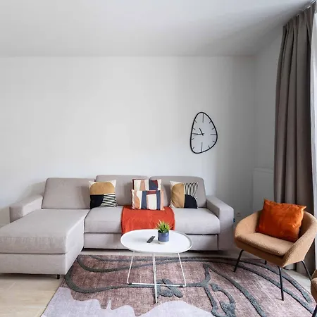 Inviting And Bright 7-person In アパート